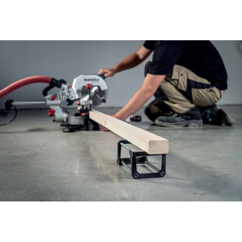 Торцовочная пила сетевая Metabo KGS305M (613305000)