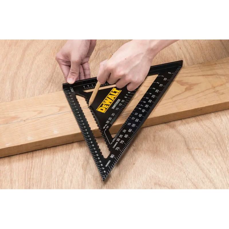 Угольник DeWALT для кровельных работ, 300х300 мм (DWHT25228-0)