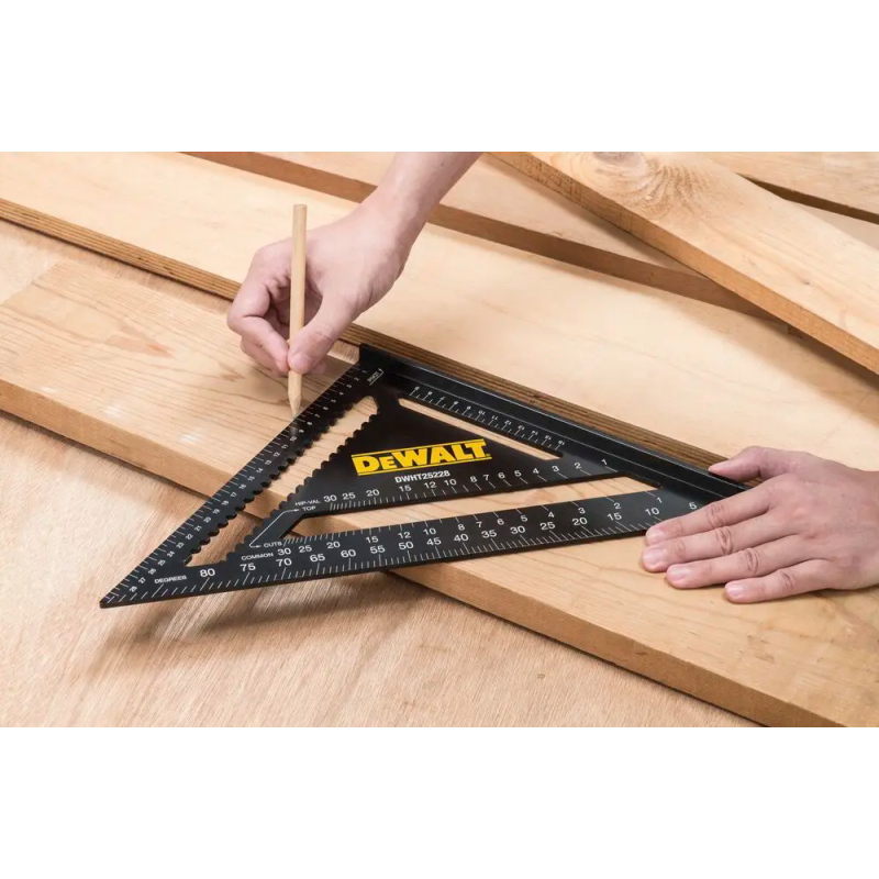 Угольник DeWALT для кровельных работ, 300х300 мм (DWHT25228-0)