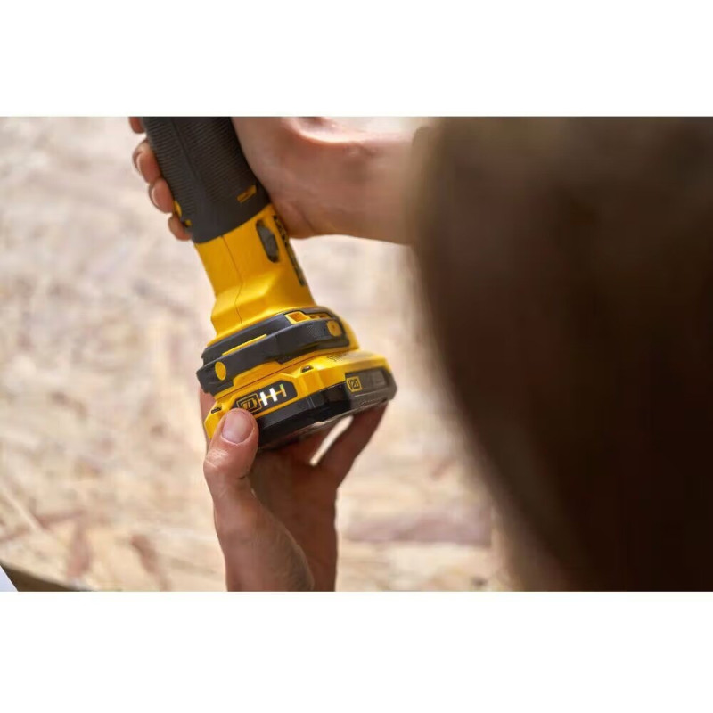 Аккумуляторный многофункциональный инструмент Stanley FatMax (SFMCE500D2K)