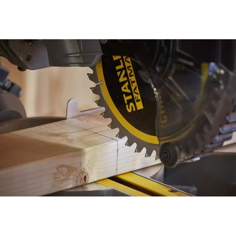 Акумуляторна торцювальна пилка Stanley FatMax (SFMCS701M1+SFMCS600B)