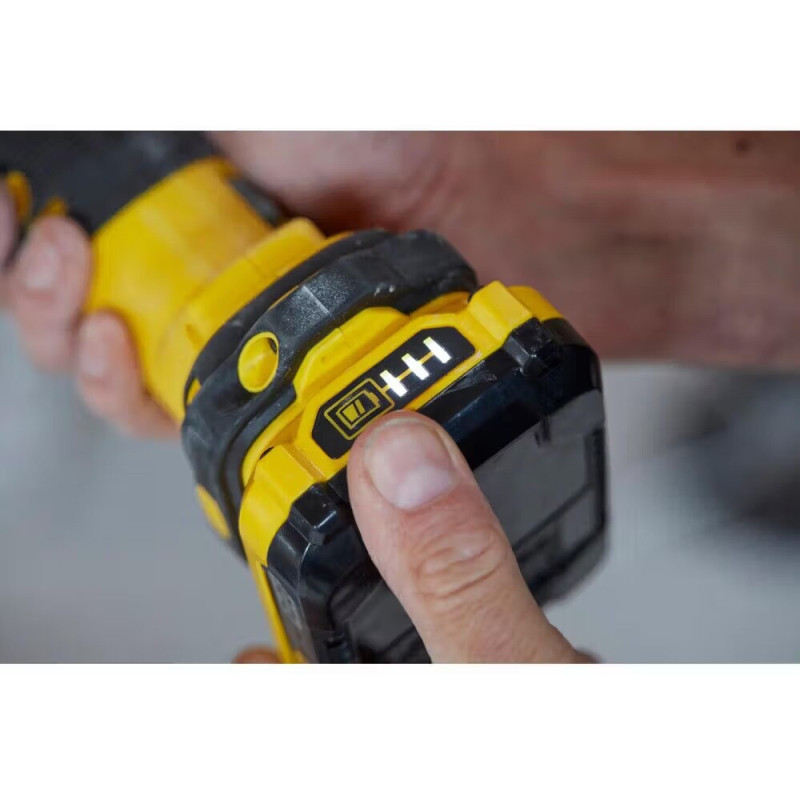 Аккумуляторный многофункциональный инструмент Stanley FatMax (SFMCE500D2K)