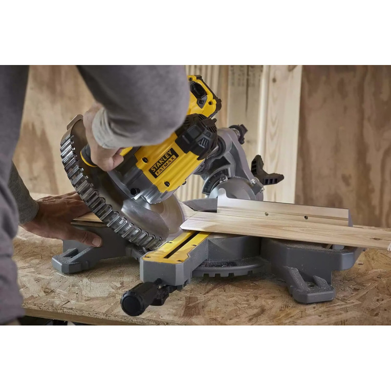 Акумуляторна торцювальна пилка Stanley FatMax (SFMCS701M1+SFMCS600B)