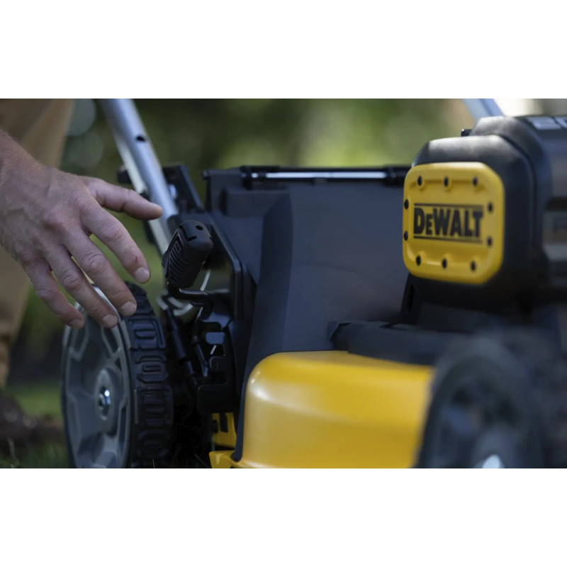 Газонокосарка акумуляторна самохідна DeWALT (без АКБ та ЗП) (DCMWSP156N)