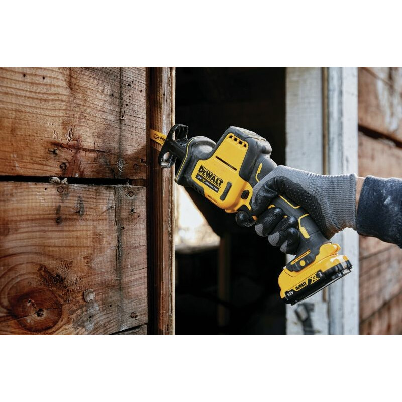 Пила сабельная DeWALT DCS312D2