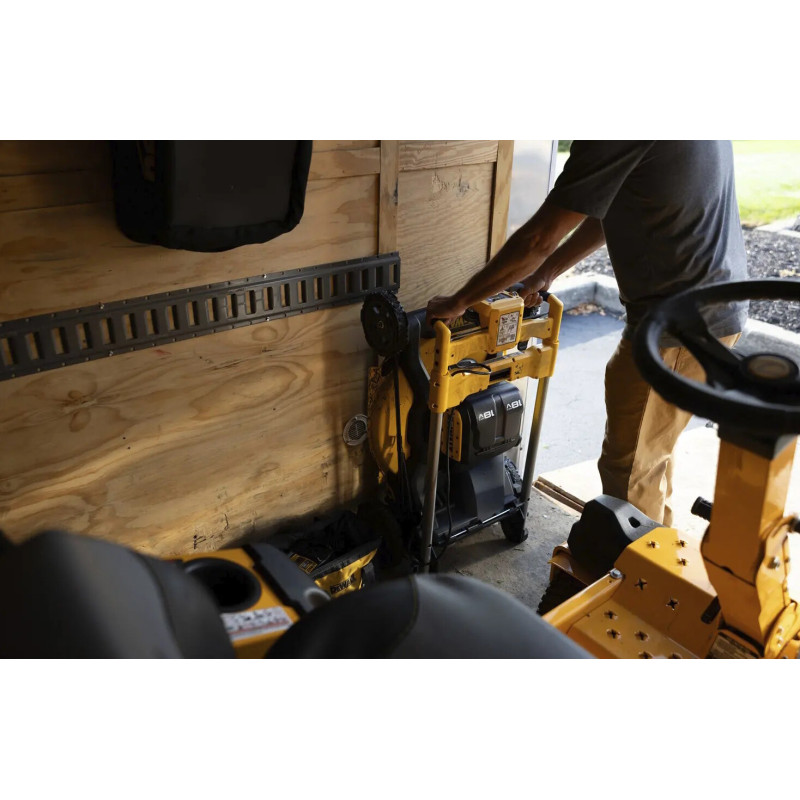 Газонокосилка аккумуляторная самоходная DeWALT (без АКБ и ЗУ) (DCMWSP156N)